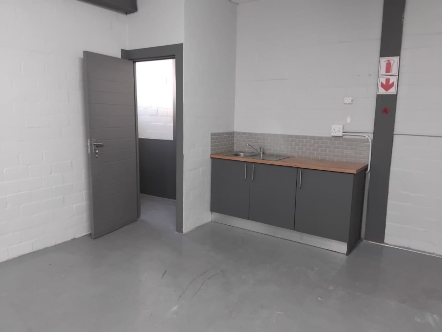 To Let commercial Property for Rent in Middedorp Western Cape